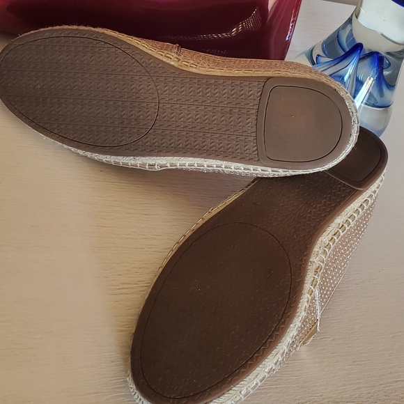 MICHAEL KORS GOLD ESPADRILLE FLATS - Picture 9 of 10